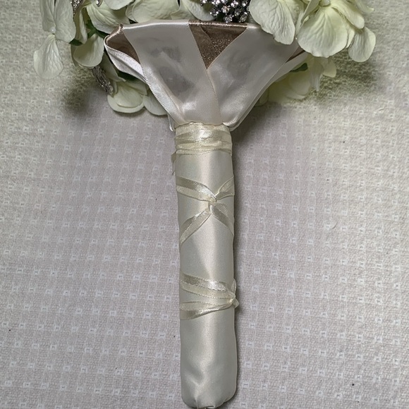 Handmade brooch, wedding bouquet, ivory, and rhinestones - Picture 9 of 10